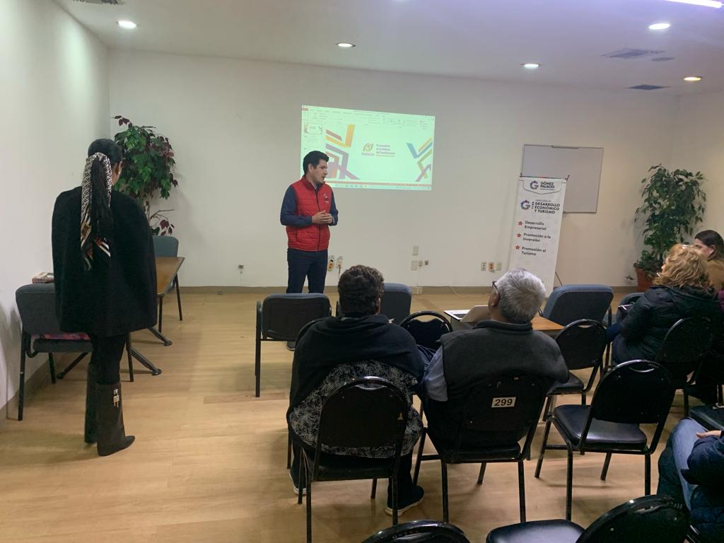 Brindan asesorías a emprendedores y comerciantes sobre regímenes fiscales en Gómez Palacio