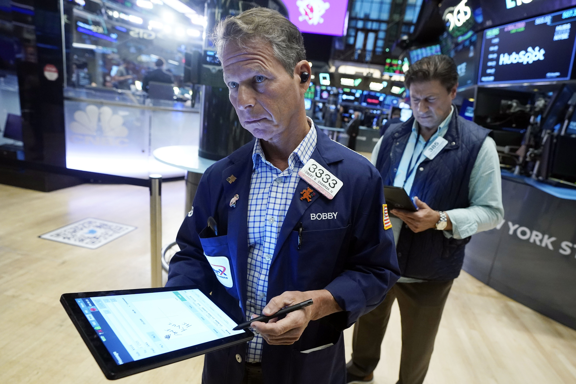 Wall Street se 'tiñe' de rojo y el Dow Jones baja 0.39 %