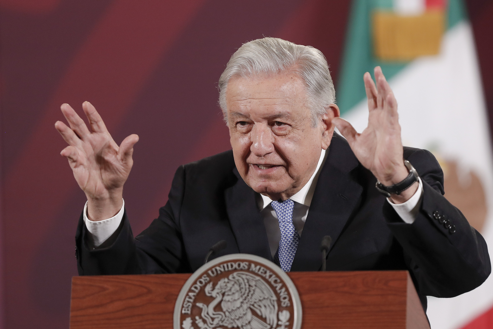 'No espiamos a nadie', asegura AMLO tras revelaciones sobre Slim, Larrea, Loret de Mola y Aristegui
