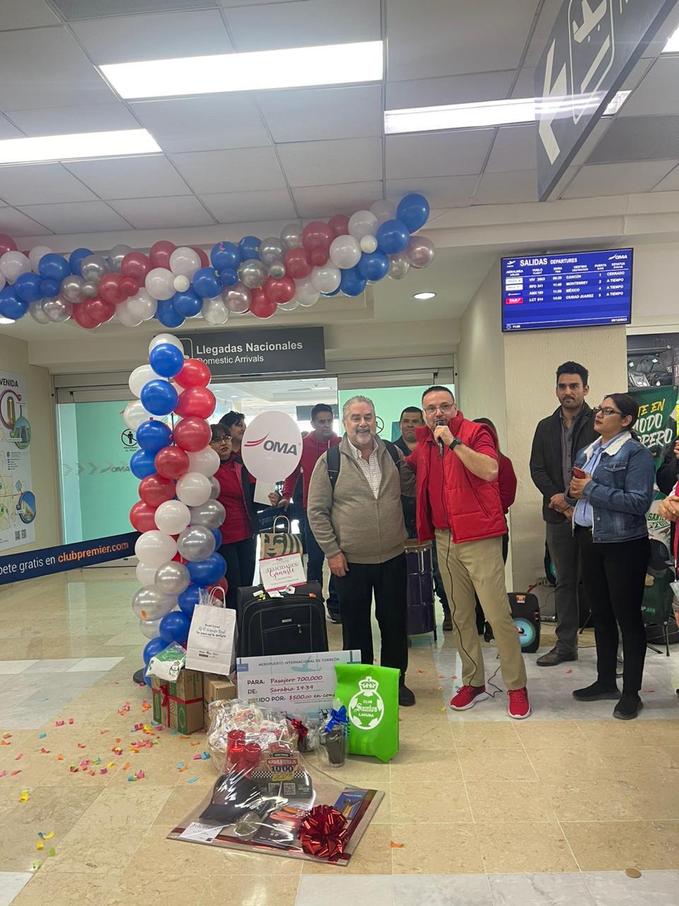 Celebran la llegada del pasajero 700 mil al Aeropuerto Internacional de Torreón