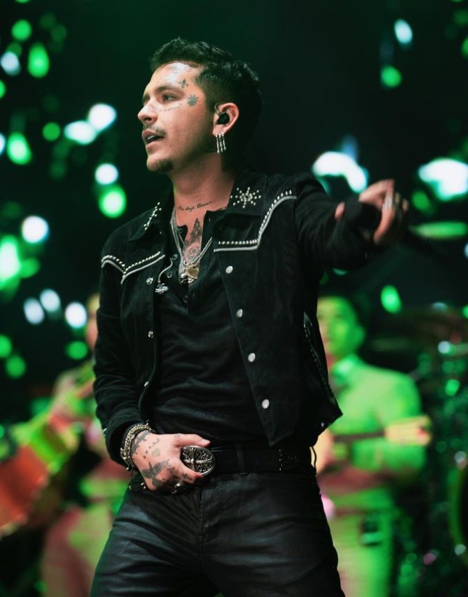 'Nuevo' Christian Nodal se muestra muy enamorado de Cazzu en Europa 
