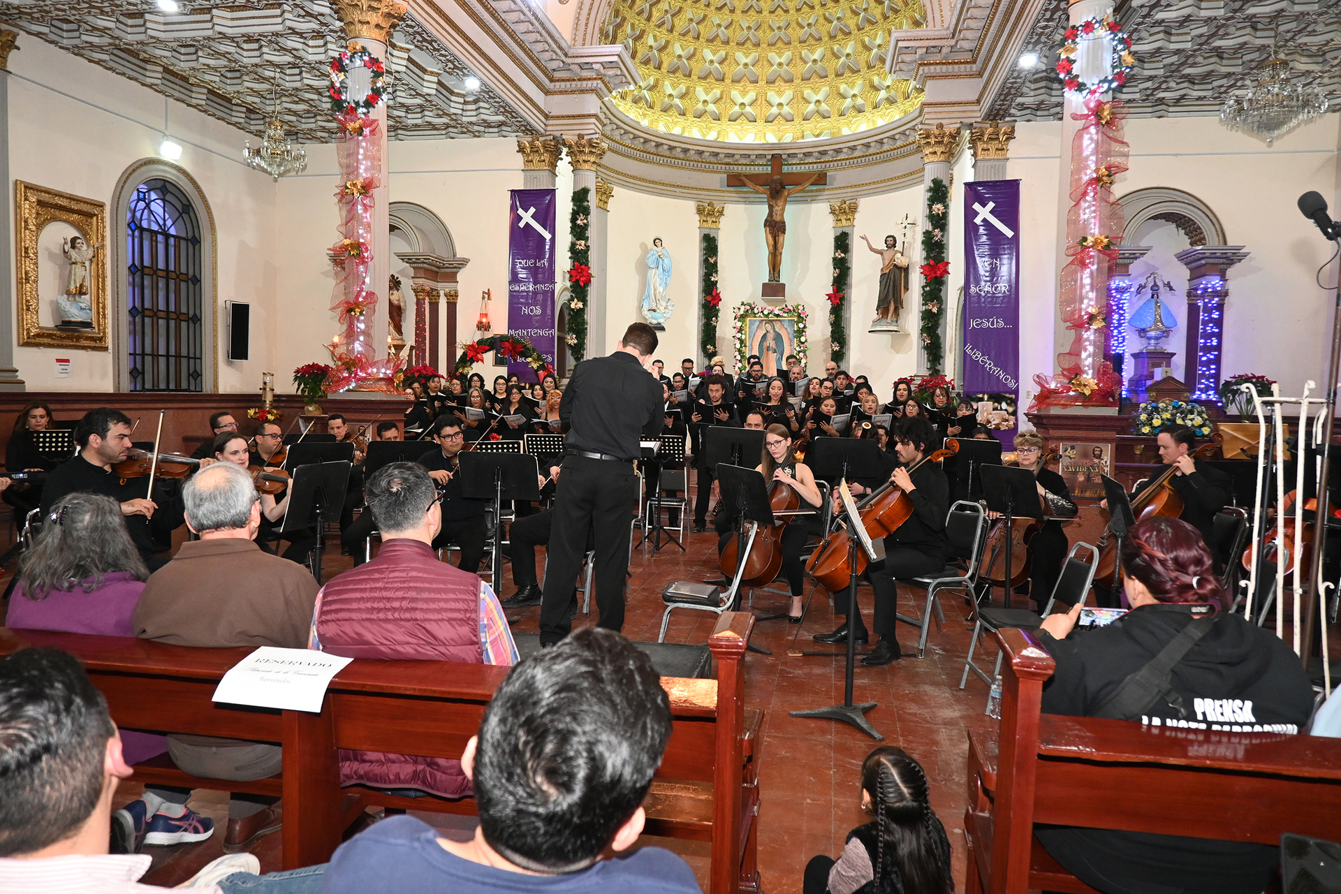 Camerata de Coahuila realiza concierto navideño en la iglesia de San Juan Bautista. Noticias en tiempo real