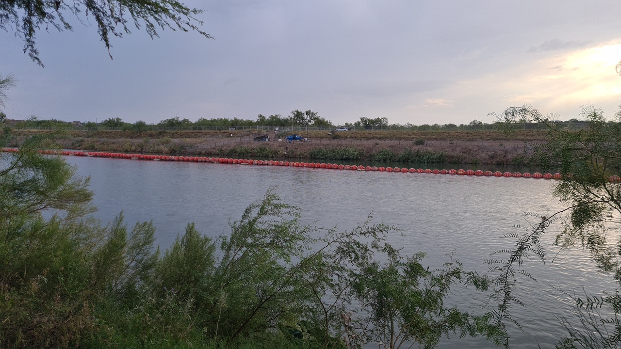Celebran rechazo de la solicitud de Texas de mantener barrera de boyas en río Bravo