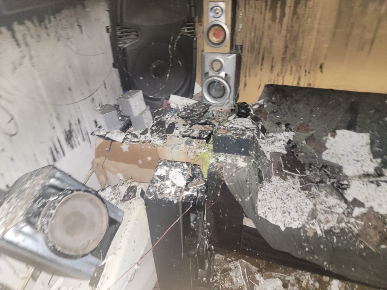 Fuego provoca daños considerables en casa