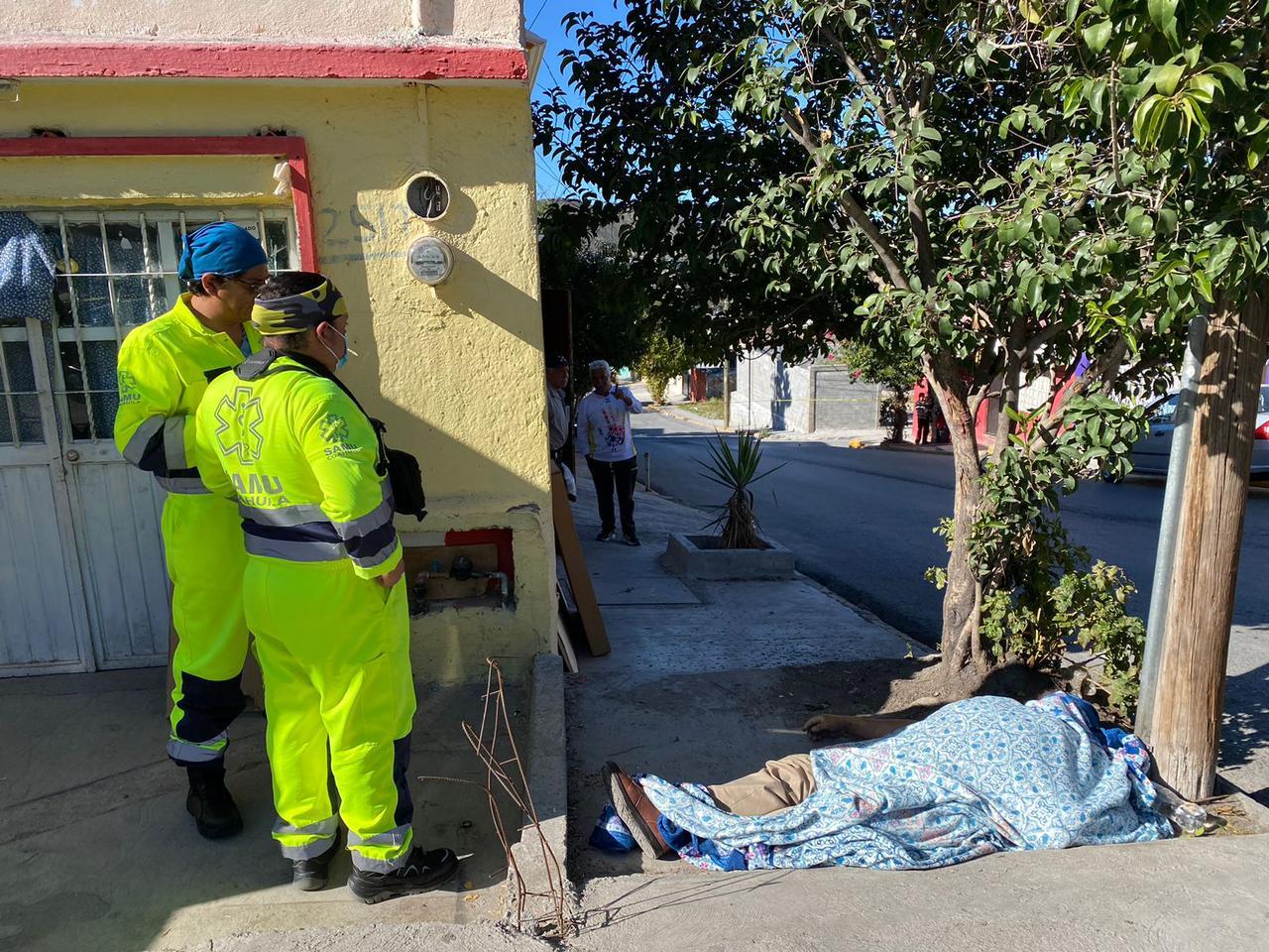 Fallece hombre en vía pública en Saltillo