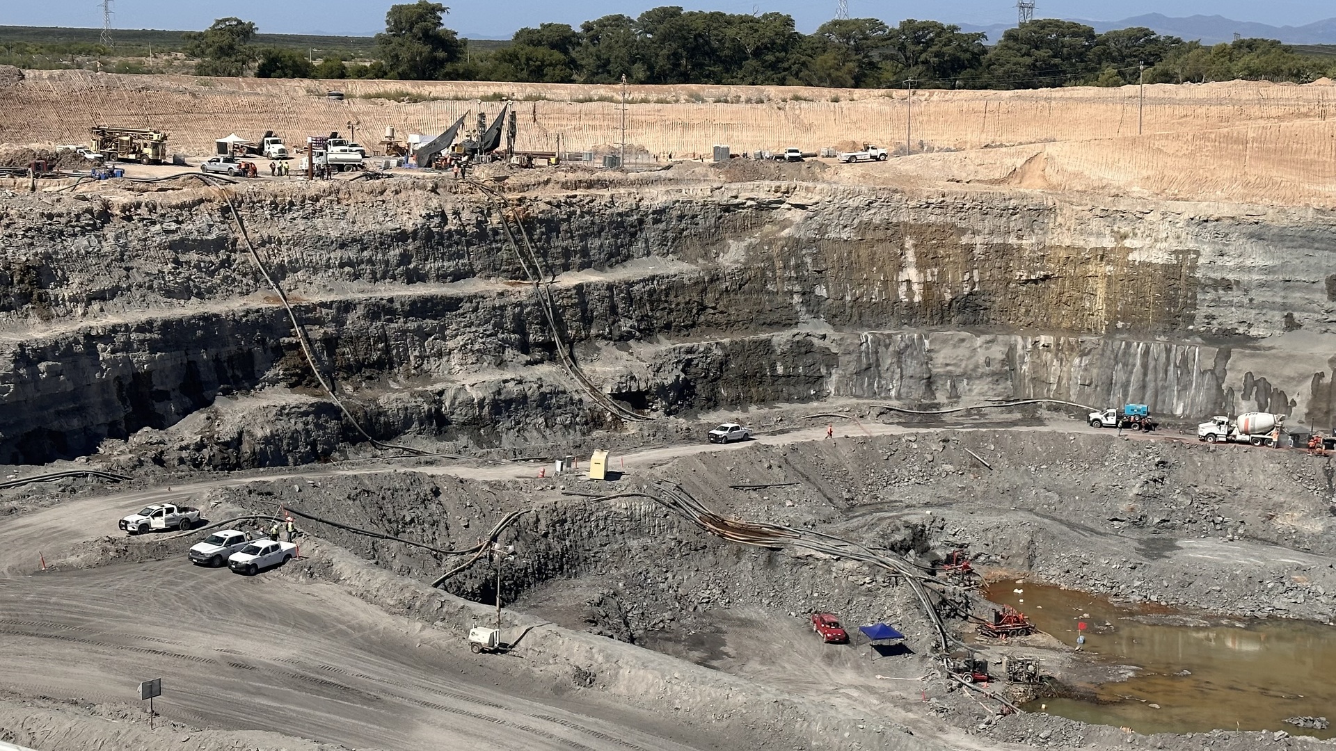 Iniciarán búsqueda de cuerpos de los 10 mineros atrapados en mina El Pinabete. Noticias en tiempo real