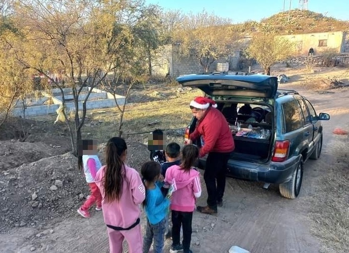 Familia lagunera realiza colecta de juguetes para esta Navidad. Noticias en tiempo real