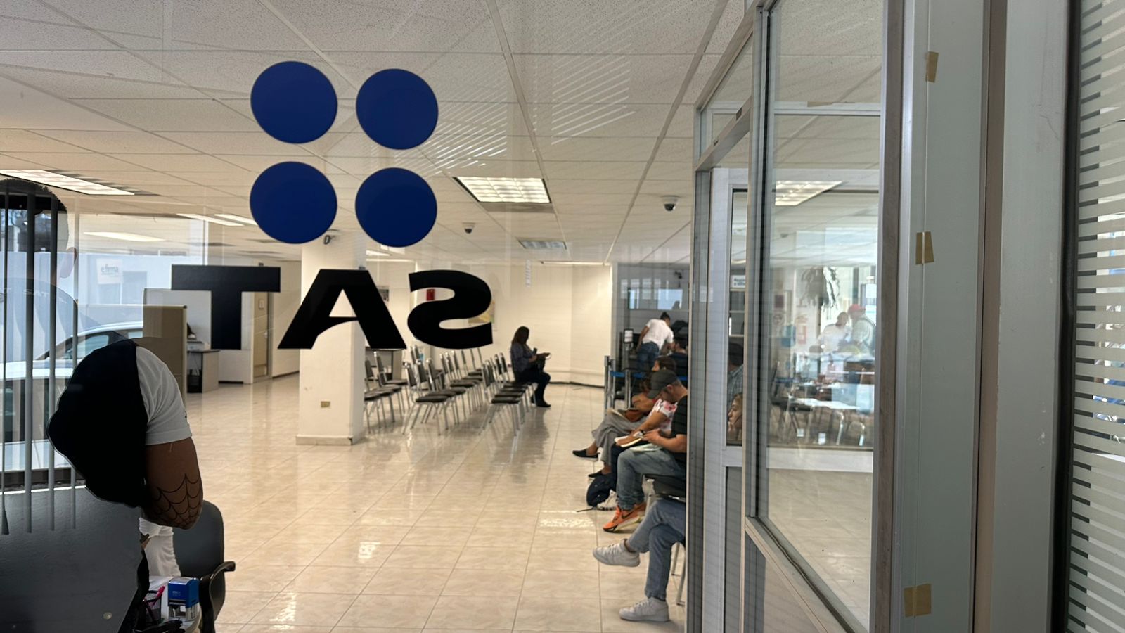 Trabajadores \'freelance\' podrían ver cancelada su firma electrónica. Noticias en tiempo real