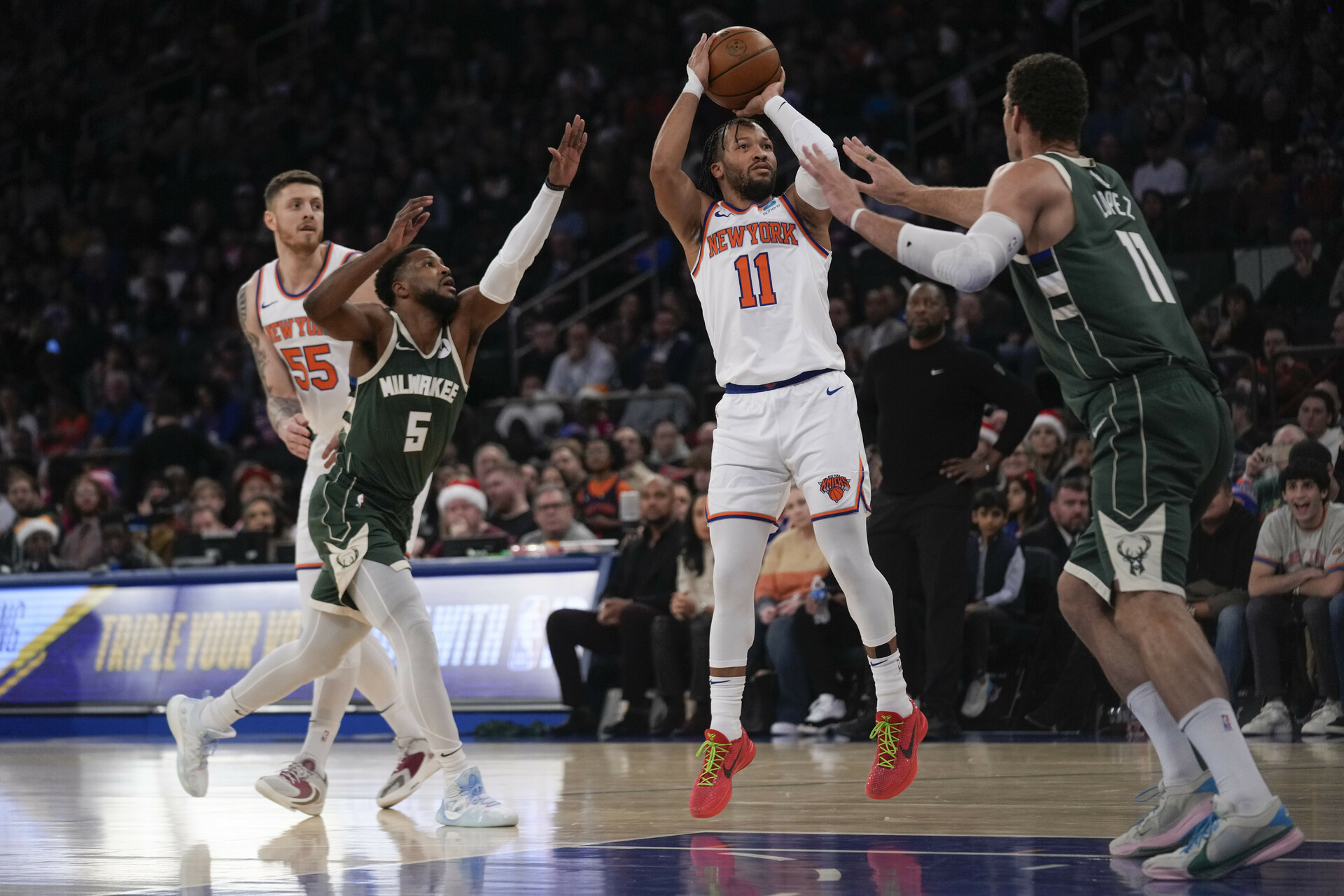 Knicks concluyen racha de derrotas ante Bucks con triunfo por 129-122. Noticias en tiempo real
