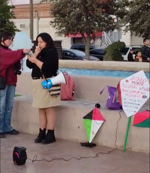 Dedican en Torreón un recital en memoria del poeta palestino Refaat Alareer, asesinado en un bombardeo israelí. Noticias en tiempo real