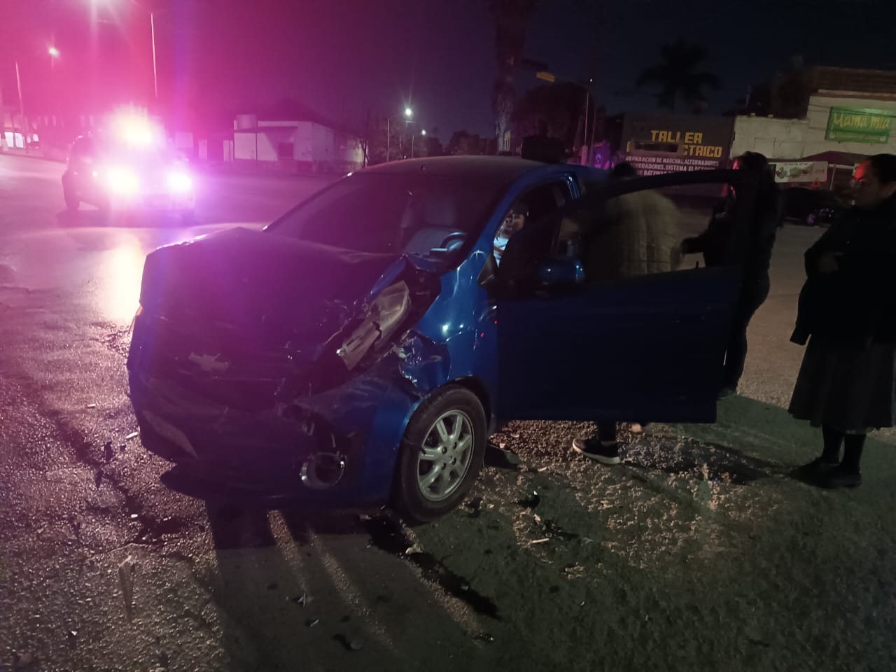 Provoca accidente en Gómez Palacio y abandona su camioneta tras huir varias cuadras sin un neumático. Noticias en tiempo real