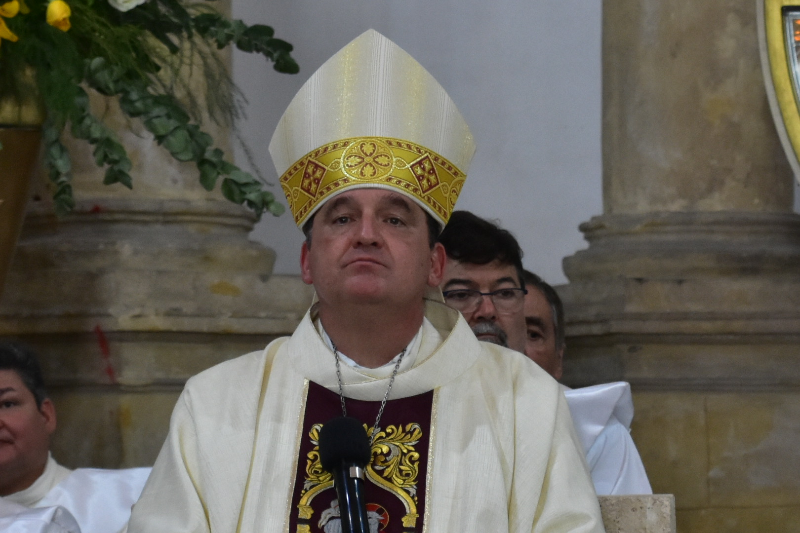 Violencia familiar podría ser causal de nulidad matrimonial ante la iglesia. Noticias en tiempo real