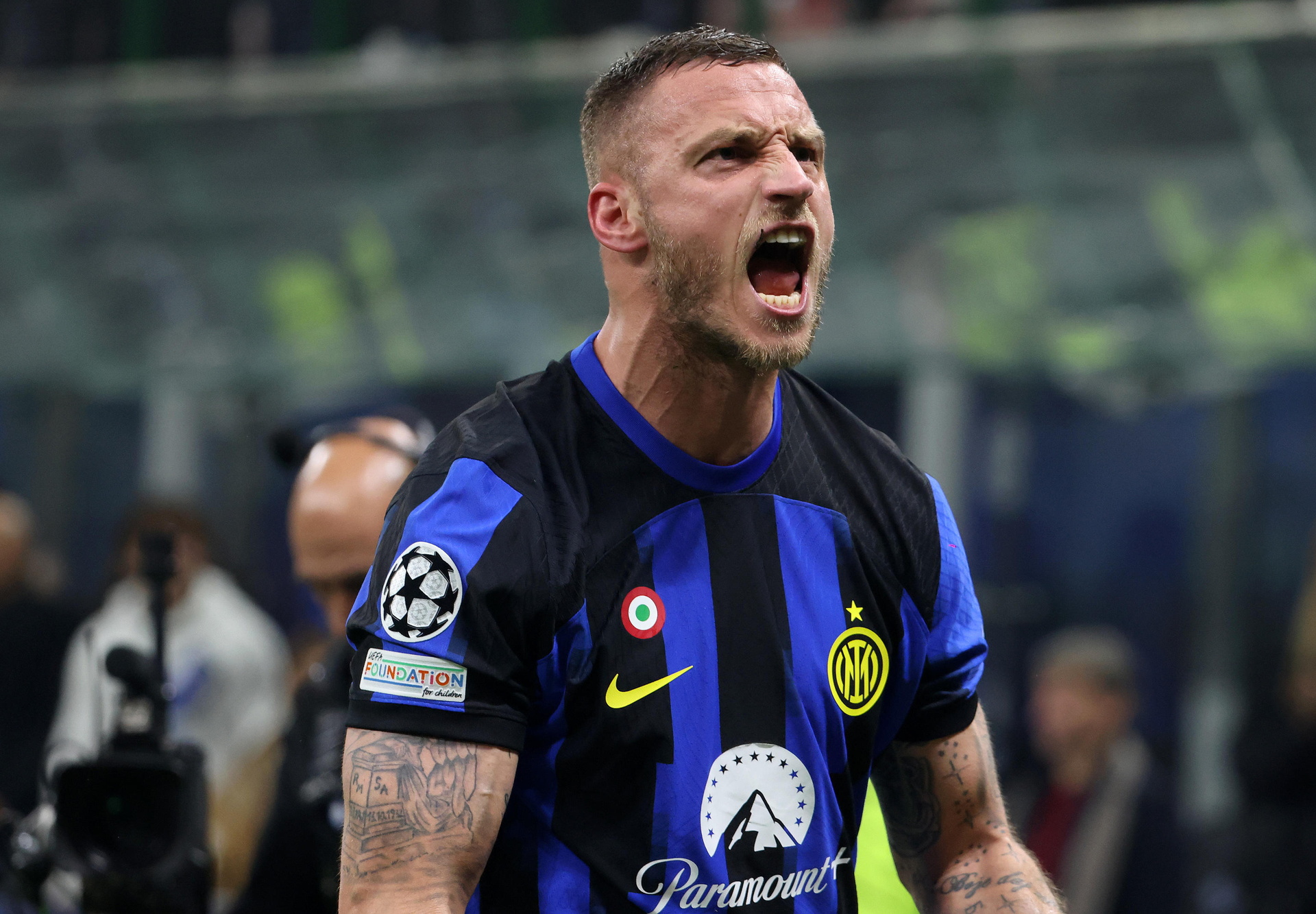 Inter de Milán pega primero al Atlético de Madrid . Noticias en tiempo real