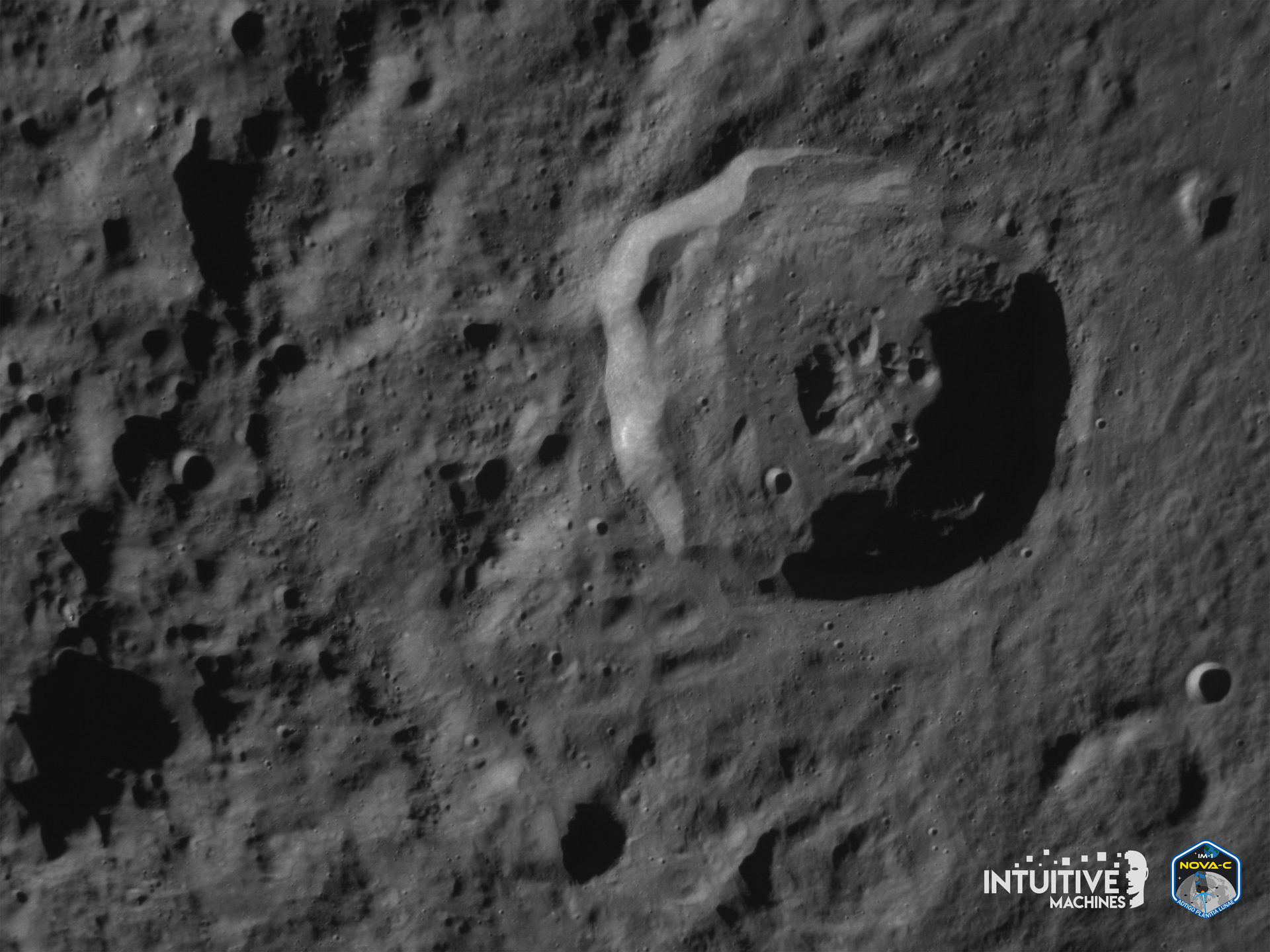 Nave estadounidense llega a la Luna por primera vez en más de 50 años. Noticias en tiempo real