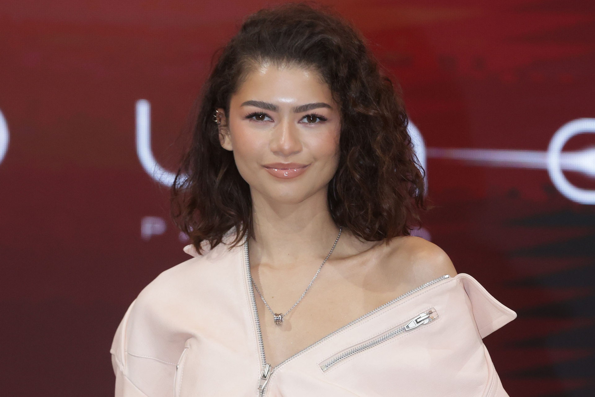 Revelan a Zendaya como presentadora del Oscar . Noticias en tiempo real