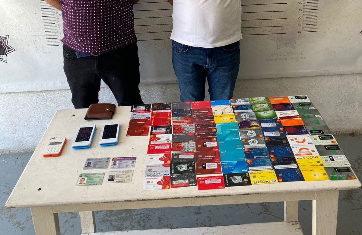 Detienen a dos venezolanos que despojaban de tarjetas bancarias. Noticias en tiempo real