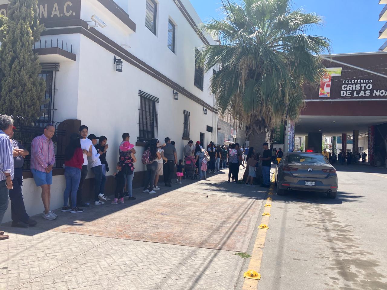 Visitantes abarrotan el Teleférico Torreón en Viernes Santo. Noticias en tiempo real