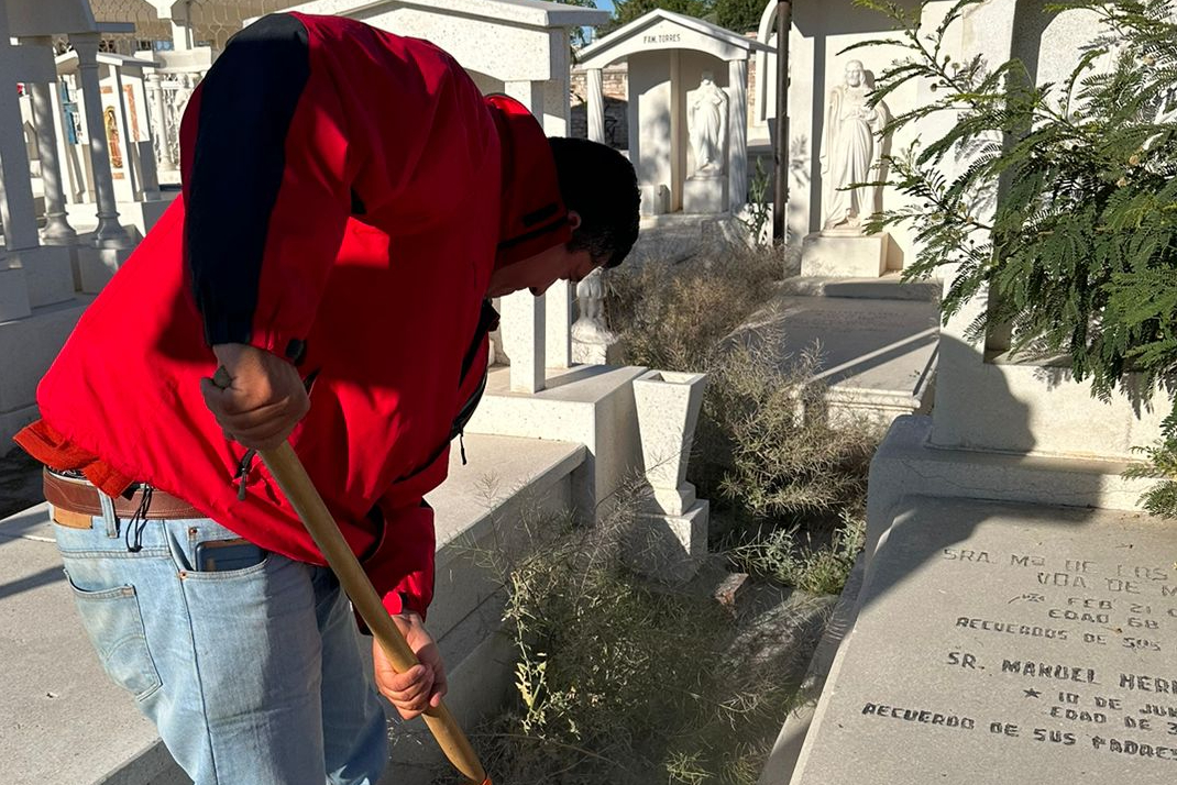 Retomarán trabajos de limpieza en el cementerio de San Pedro para recibir a visitantes por el Día de la Madre. Noticias en tiempo real