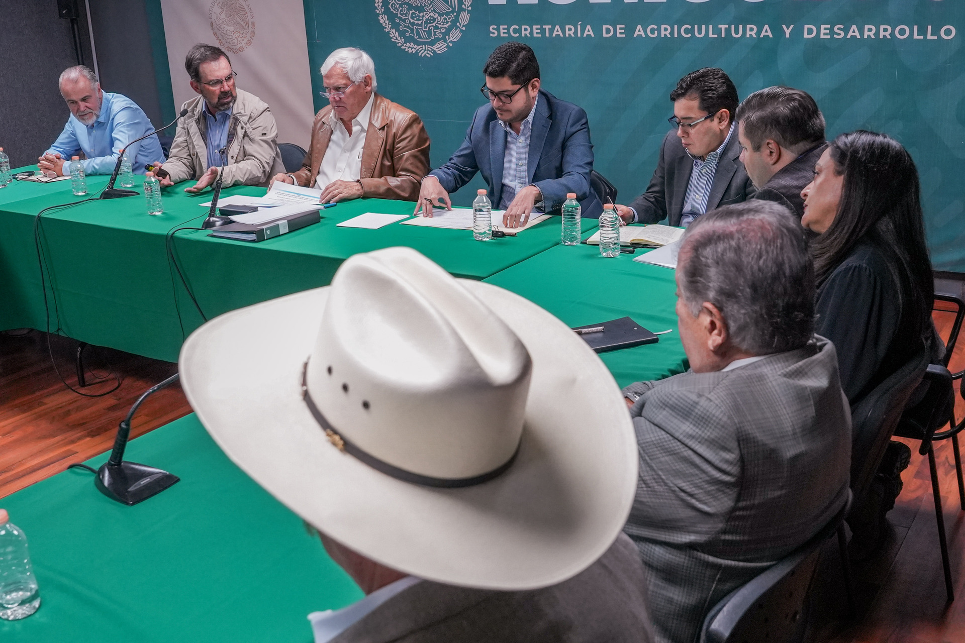 SADER y sector lechero acuerdan reforzar protección de hatos ganaderos. Noticias en tiempo real