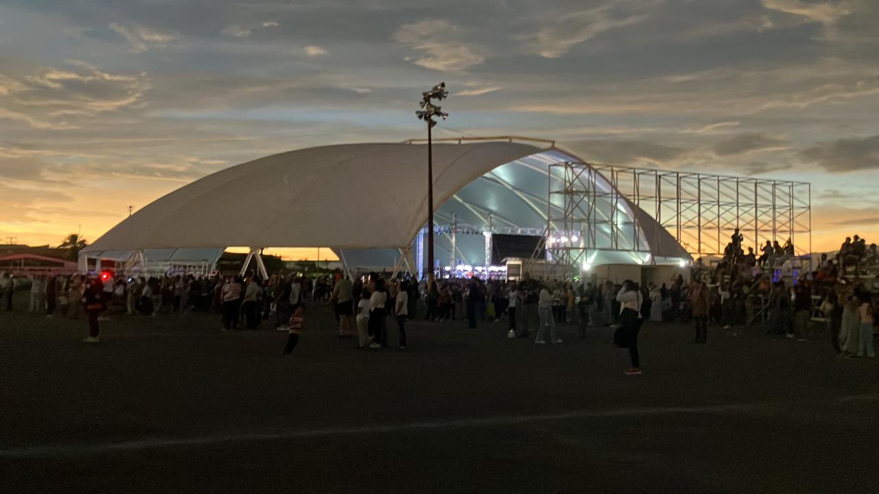 Entre asombro, aplausos y besos, reciben Eclipse Total de Sol en Gómez Palacio. Noticias en tiempo real