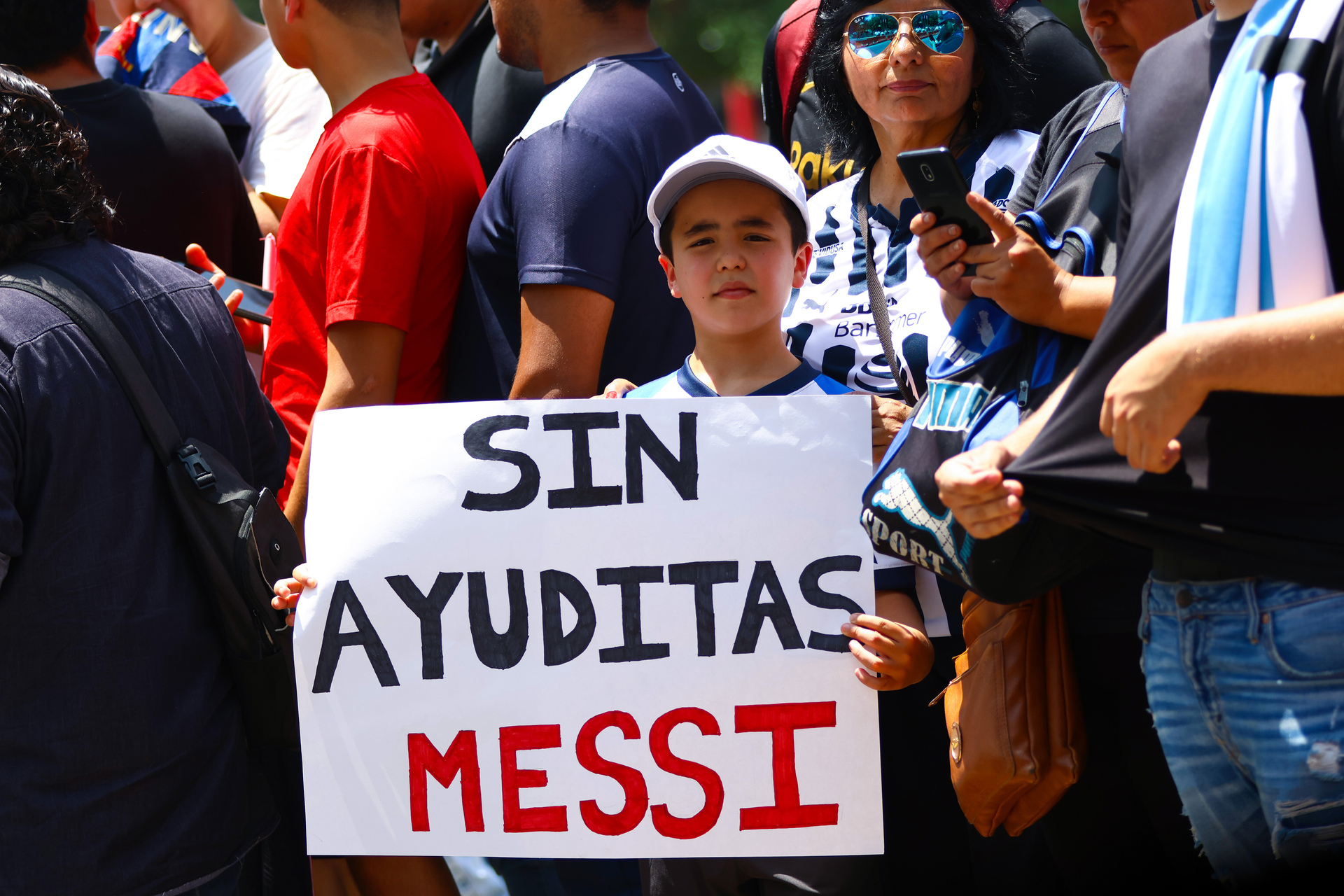 Tras polémica, Inter es recibido en Monterrey con mensaje: \'sin ayuditas Messi\'. Noticias en tiempo real