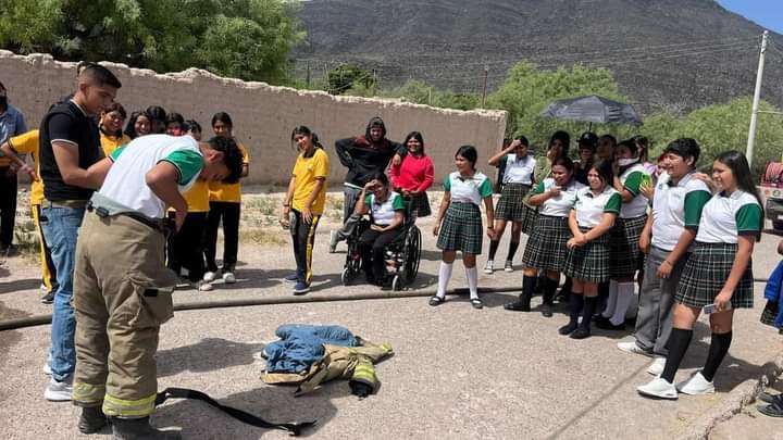Bomberos San Pedro capacita a alumnos en primeros auxilios. Noticias en tiempo real