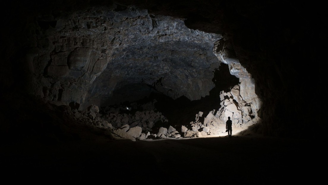 Hallan la primera evidencia de ocupación humana en un tubo de lava en Arabia Saudí. Noticias en tiempo real