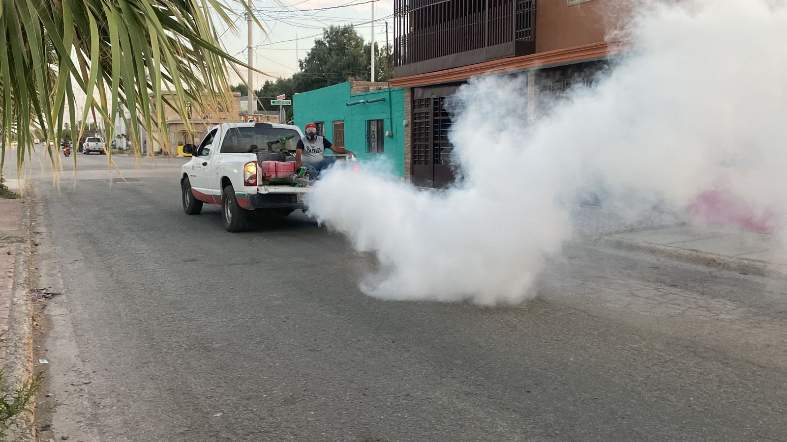 Continúan con fumigaciones contra el mosquito del dengue en colonias de San Pedro. Noticias en tiempo real