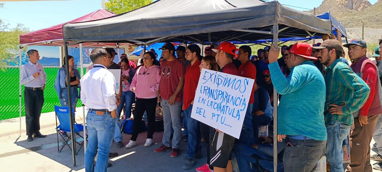 Bloquean carretera para exigir el pago de utilidades trabajadores de la Mina El Roble. Noticias en tiempo real