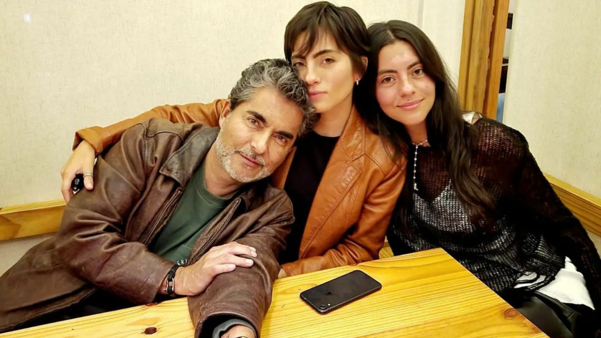 Conoce quiénes son y a qué se dedican las hijas de Raúl Araiza . Noticias en tiempo real