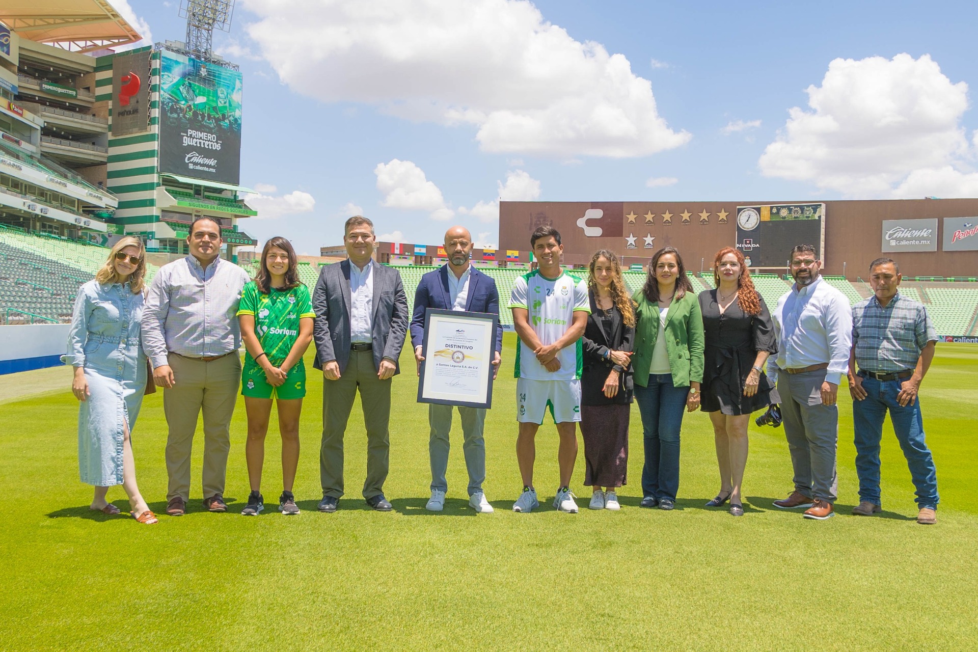 Santos Laguna recibió distintivo como Empresa Comprometida con los Derechos Humanos. Noticias en tiempo real