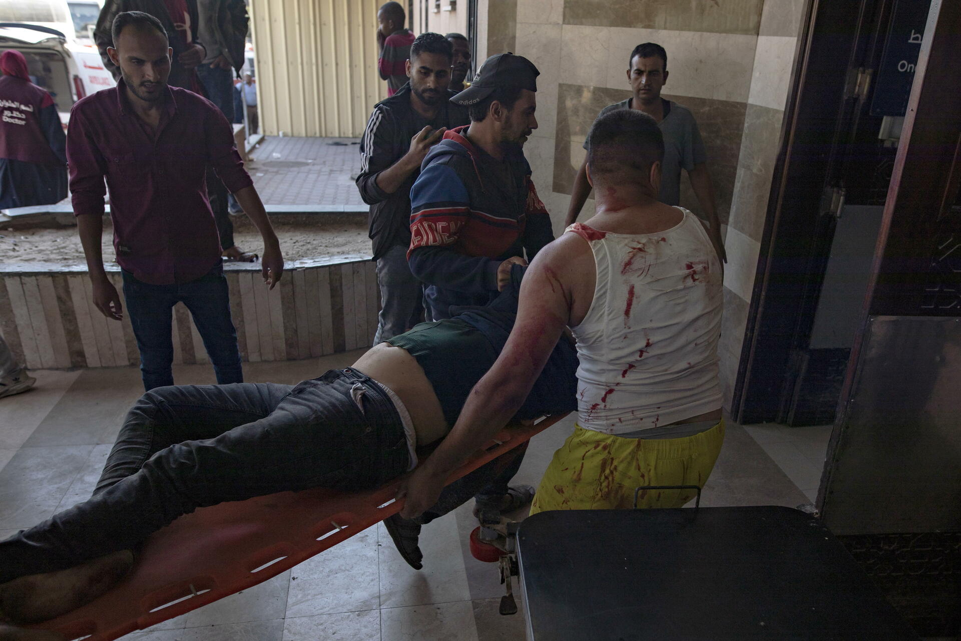 La OMS evacuará a más de 100 pacientes críticos de hospitales de Gaza. Noticias en tiempo real