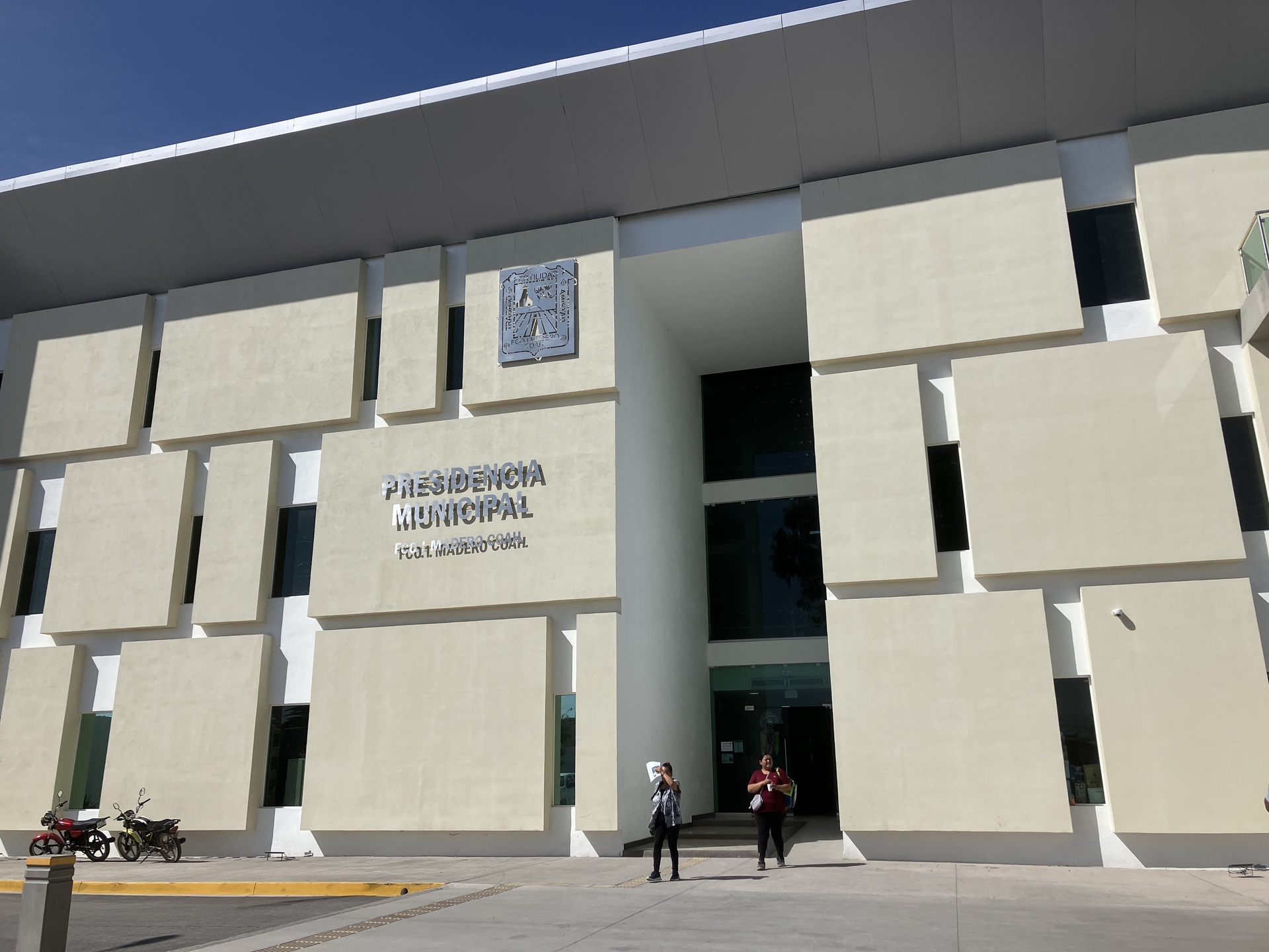Afirman que comerciantes también incurren en irregularidades en locales de la plaza . Noticias en tiempo real