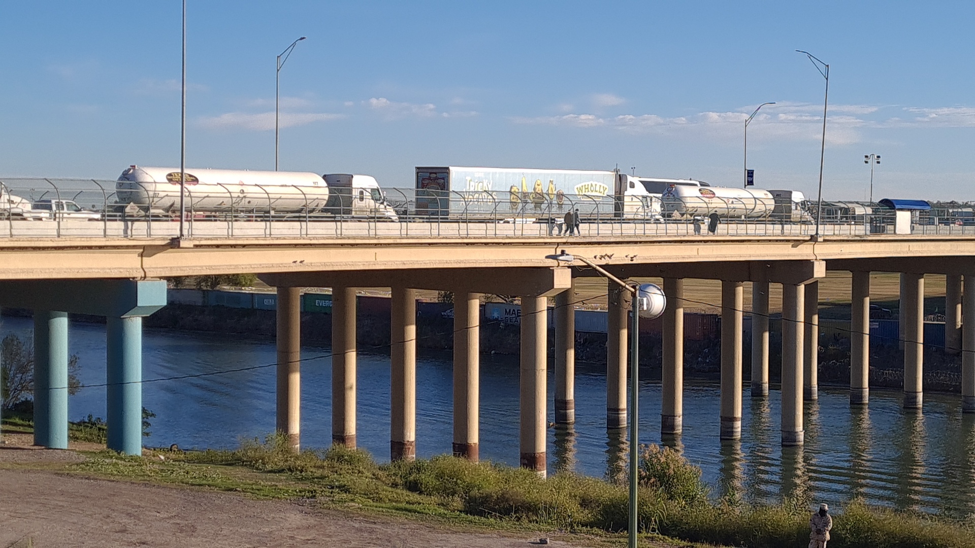 Autoridades de Eagle Pass entregaron la solicitud para agregar carriles al Puente Internacional II. Noticias en tiempo real