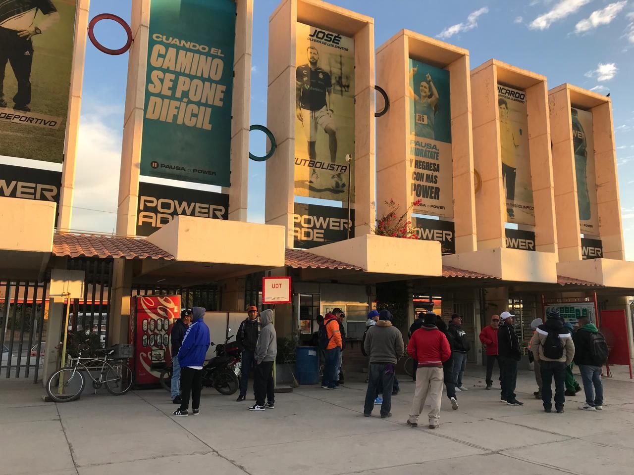 Por falta de pago, personal sindicalizado para labores en Unidad Deportiva de Torreón. Noticias en tiempo real