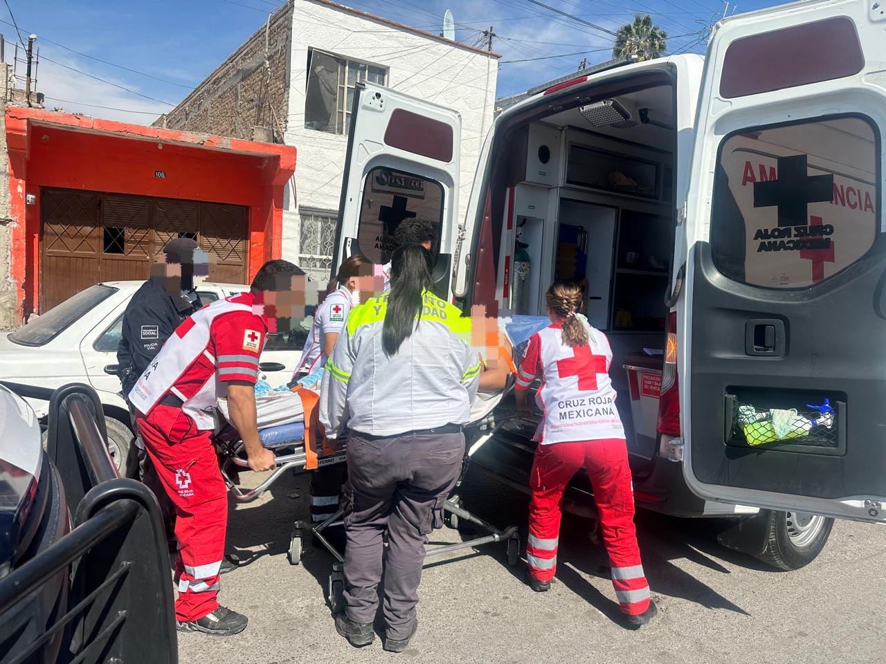 Paramédicos rescatan a hombre que intentó atentar contra su vida con medicamentos en Gómez Palacio . Noticias en tiempo real