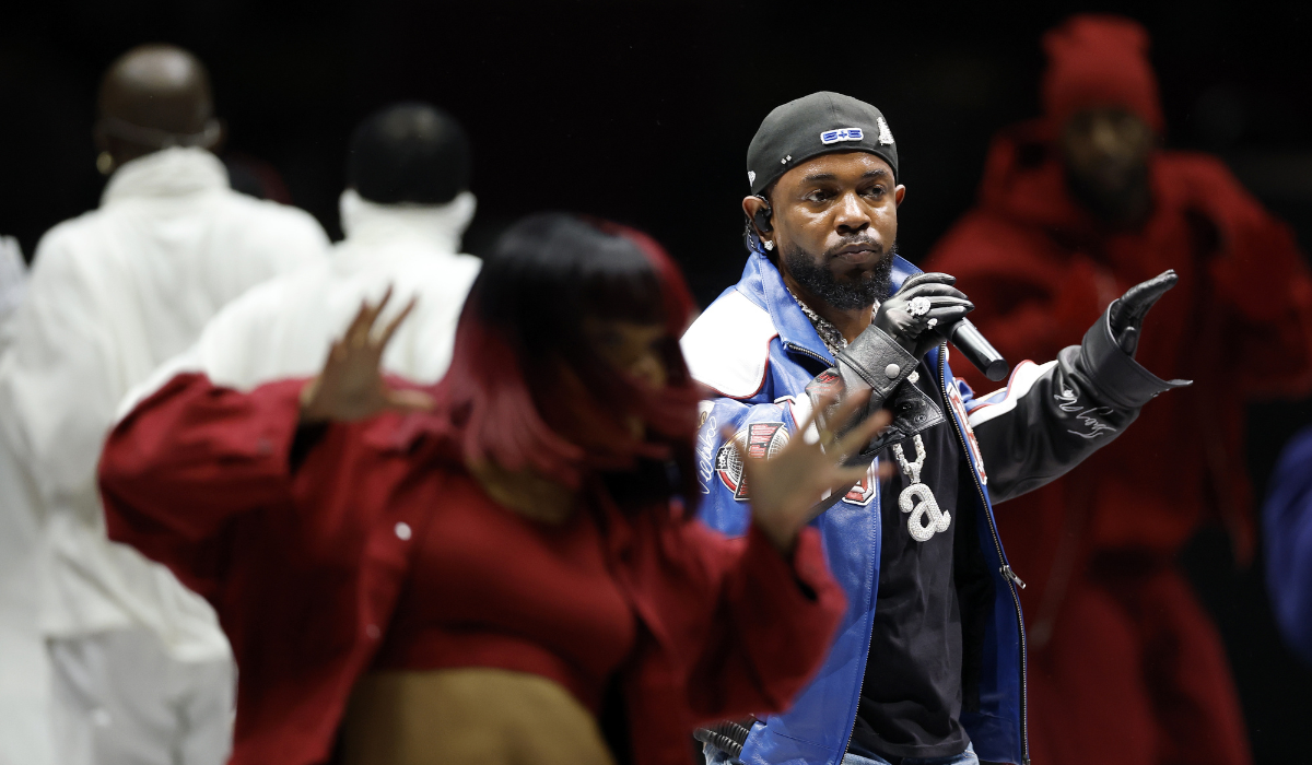 El espectáculo de Kendrick Lamar en el Super Bowl supera en audiencia al de Michael Jackson. Noticias en tiempo real