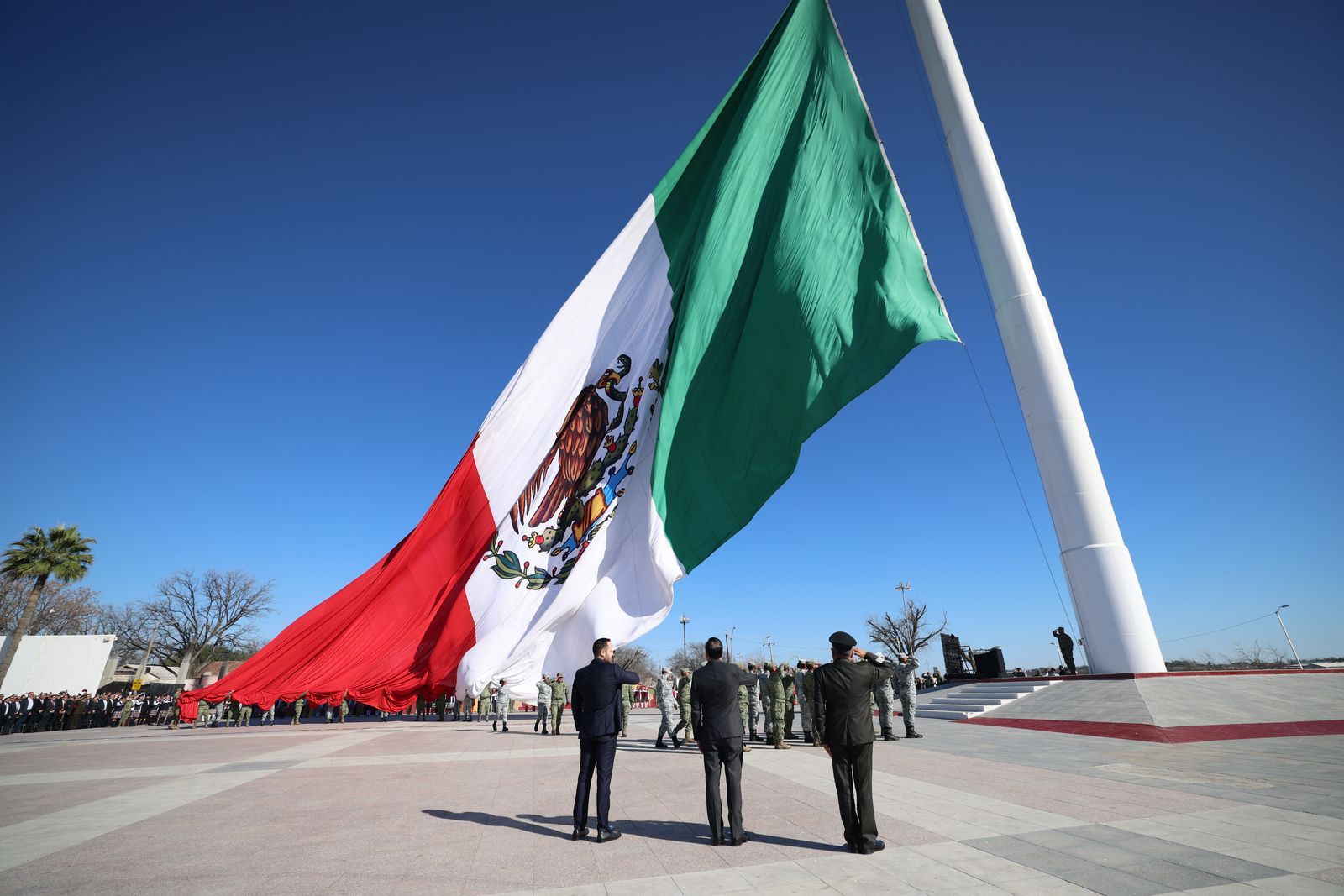 Celebran Día de la Bandera y arrancan proyecto 