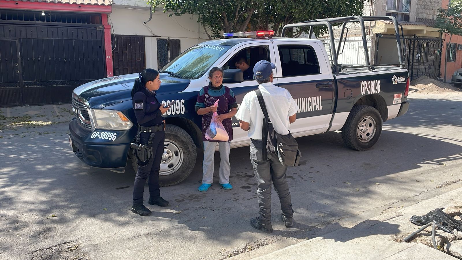 Seguridad Pública de Gómez Palacio brinda acompañamiento y orientación a los ciudadanos. Noticias en tiempo real