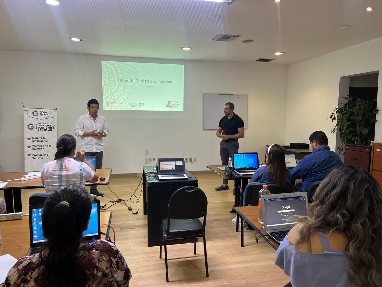 Ofrecen a emprendedores asesoría y descuentos para registrar sus marcas en Gómez Palacio. Noticias en tiempo real