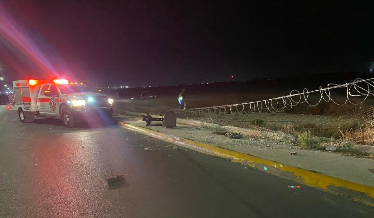 Conductor se vuelca a la altura del aeropuerto de Ramos Arizpe . Noticias en tiempo real