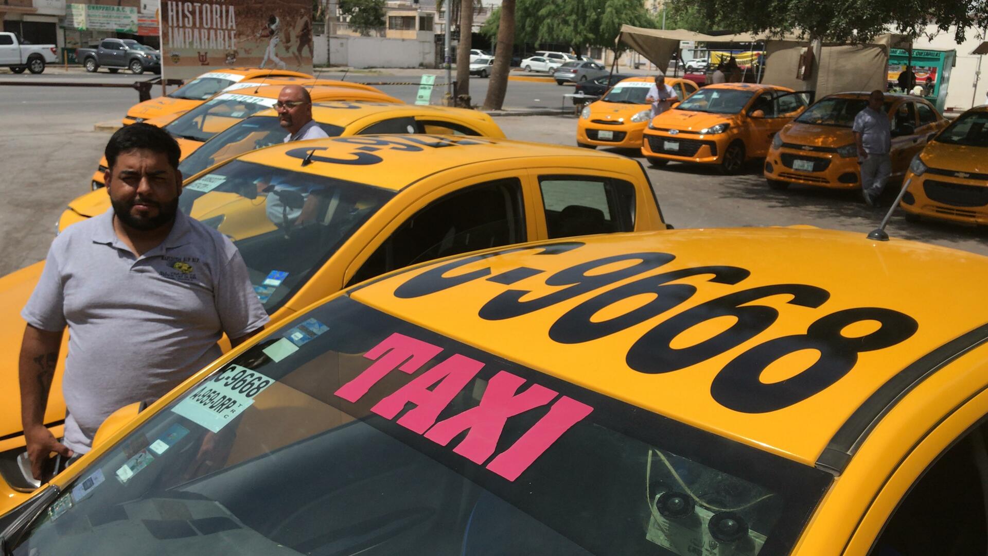 Refuerzan identificación de taxis en Torreón con números visibles en el toldo. Noticias en tiempo real