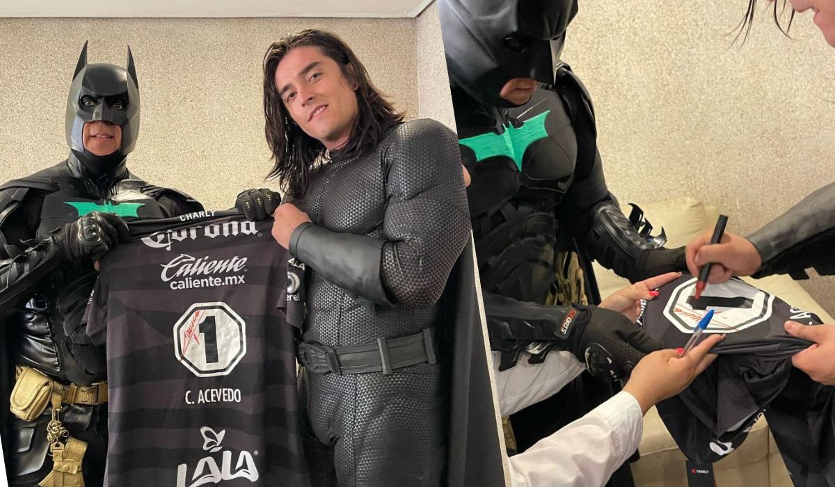 Acevedo regala su jersey a Batman lagunero y también se disfraza de Bruce Wayne. Noticias en tiempo real