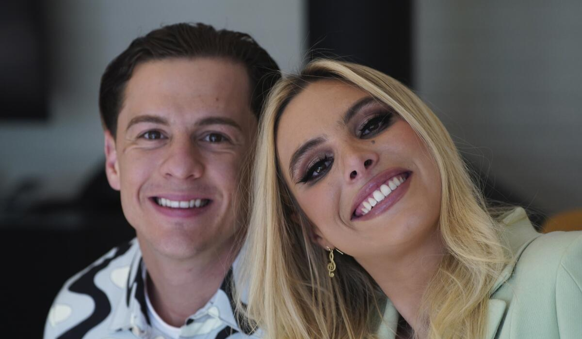Lele Pons y Guaynaa revelan el sexo de su primer hijo. Noticias en tiempo real