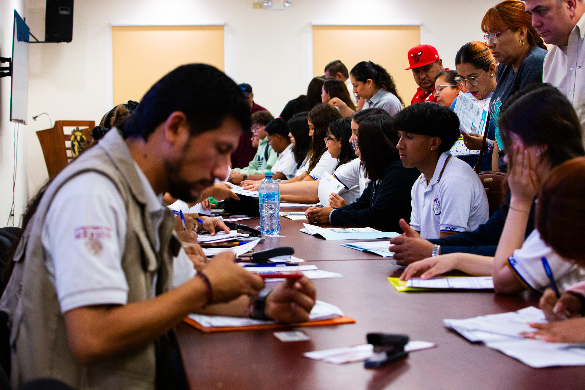 Inicia entrega de tarjetas para alumnos de nivel medio superior; serán 8 mil 300 plásticos en la región . Noticias en tiempo real