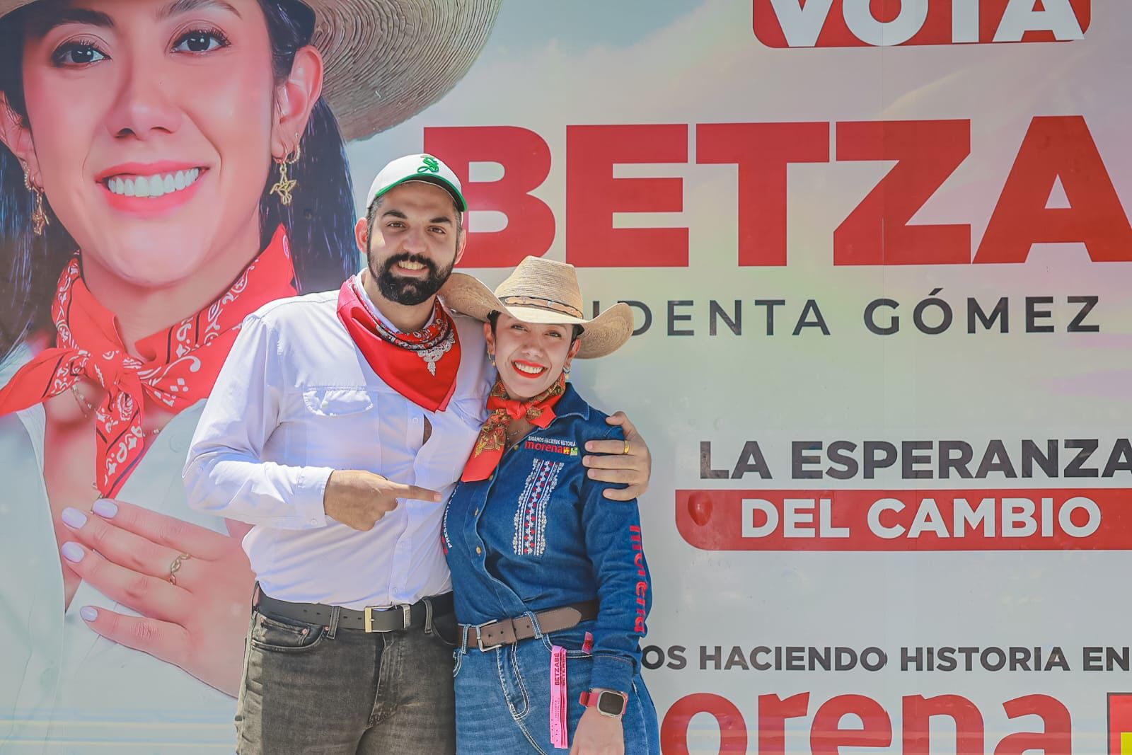Attolini acompaña a Betzabé Martínez en recorrido de campaña por Gómez Palacio: “Dos estados, un mismo ideal”. Noticias en tiempo real
