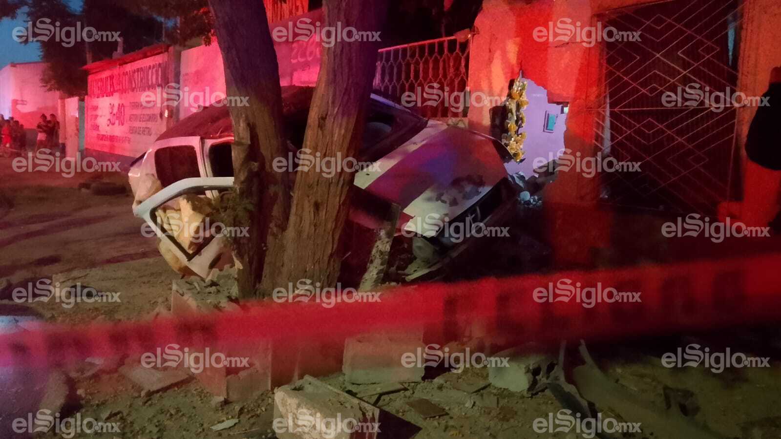 Hombre pierde la vida tras estampar su vehículo en un domicilio en Torreón . Noticias en tiempo real