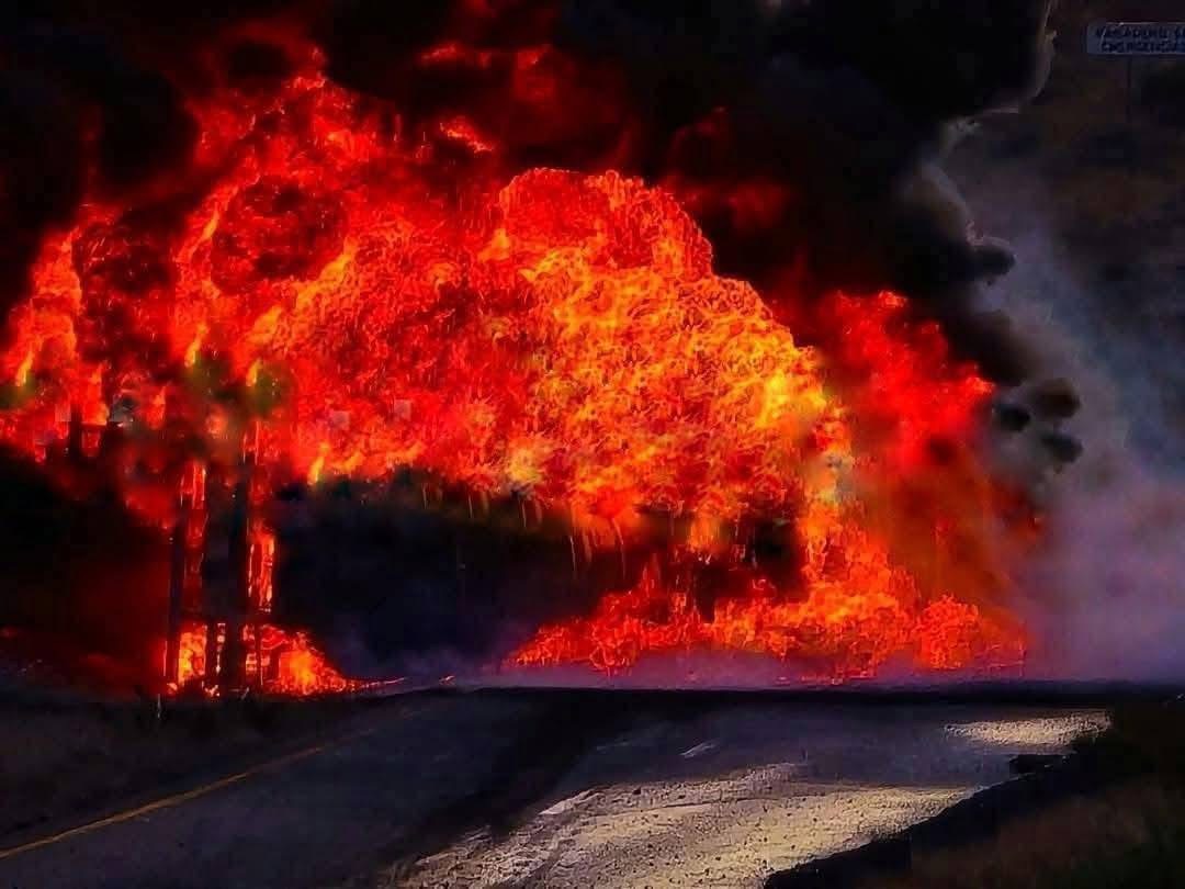 Vuelca y explota pipa que transportaba diésel sobre la carretera Saltillo - Torreón. Noticias en tiempo real