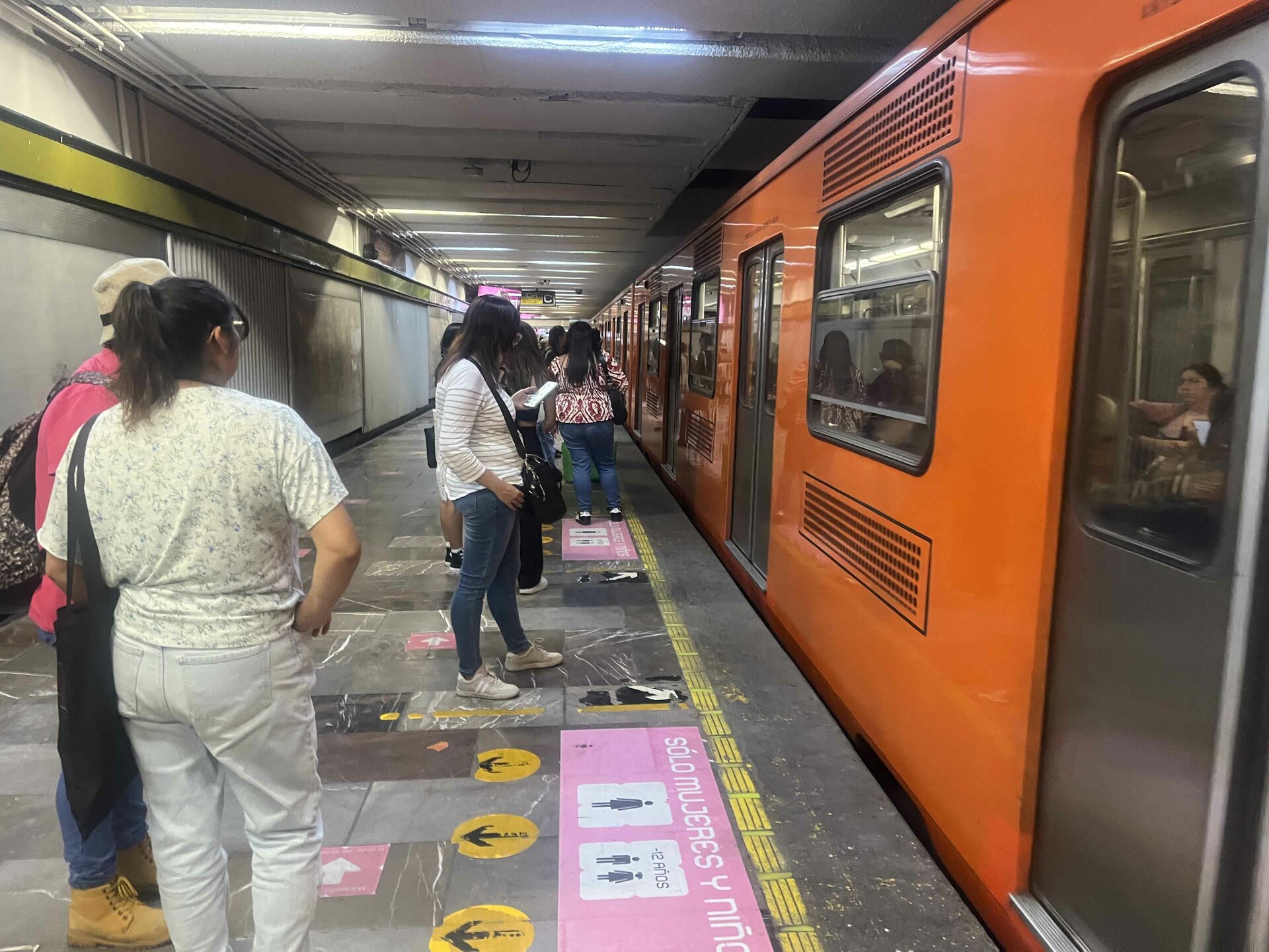 Gobierno federal ya colabora en investigación de pinchazos en Metro de Ciudad de México. Noticias en tiempo real