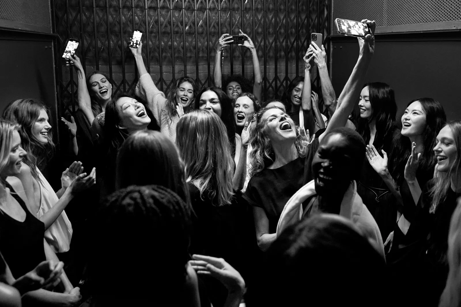 Zara celebra sus 50 años con las modelos más icónicas del mundo. Noticias en tiempo real